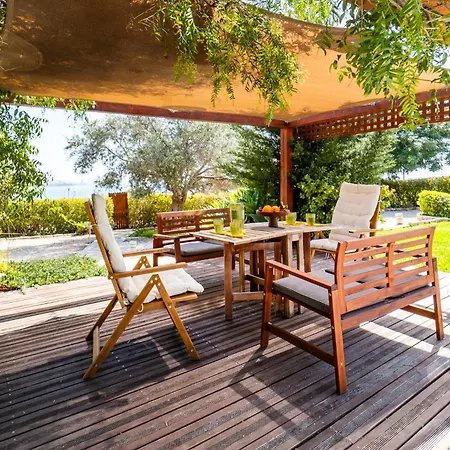 Demiana By Ezoria Villa Coral Bay